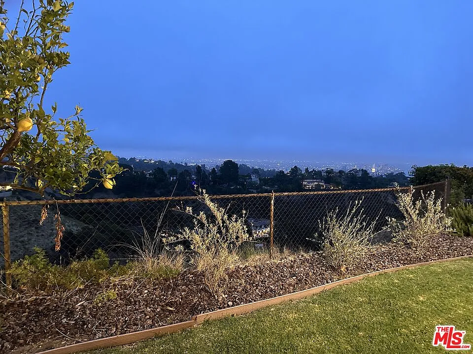 3 bed, 3.0 bath, 2447 sqft, $8,250 — Photo 3