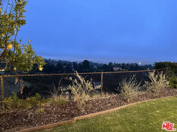 1212 Roberto Ln, Los Angeles, CA 90077