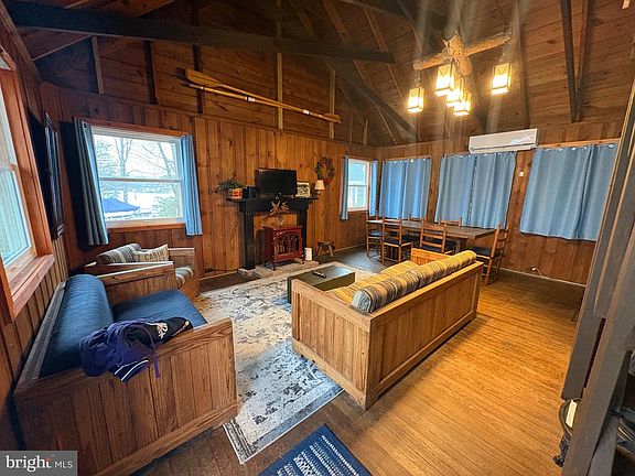 2nd image of 132 Club Rd