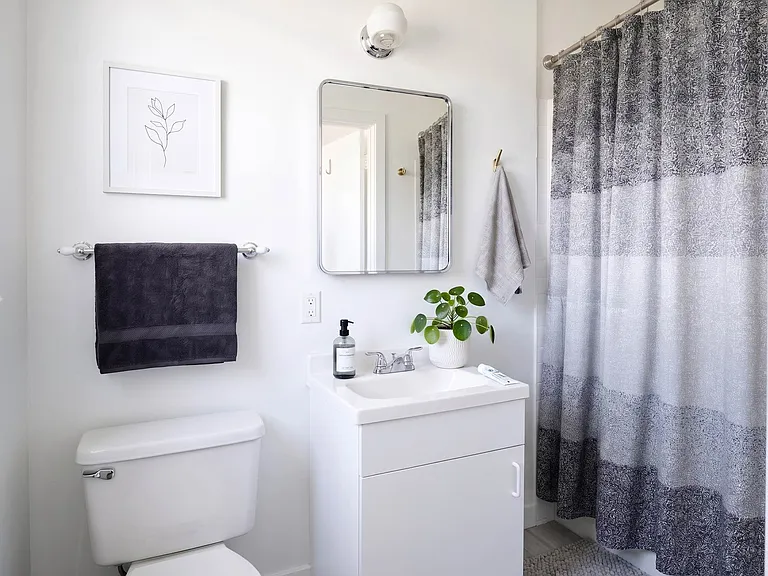 338 E 5th St #3 — Photo 3