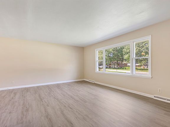 2nd image of 2202 Farris Ct