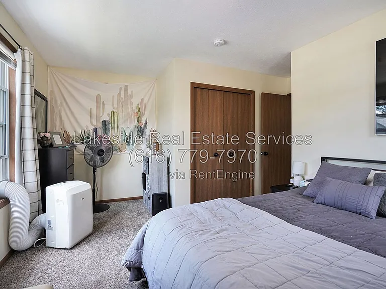 920 Cass Ave SE — Photo 8