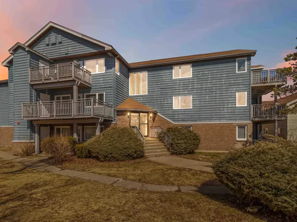 77 Farnham Gate Rd #12, Halifax, NS B3M 4A5