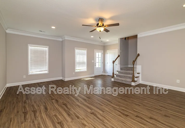 338 Broadberry Ave — Photo 6