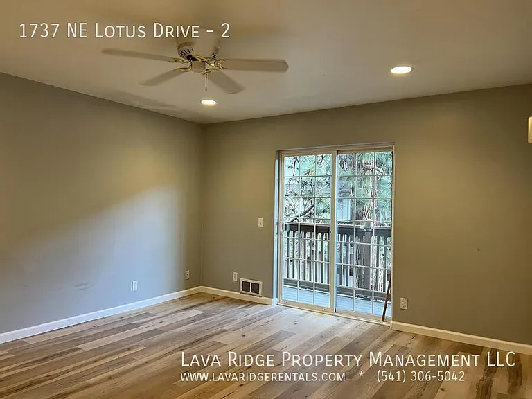 1737 NE Lotus Dr #2 — Photo 13