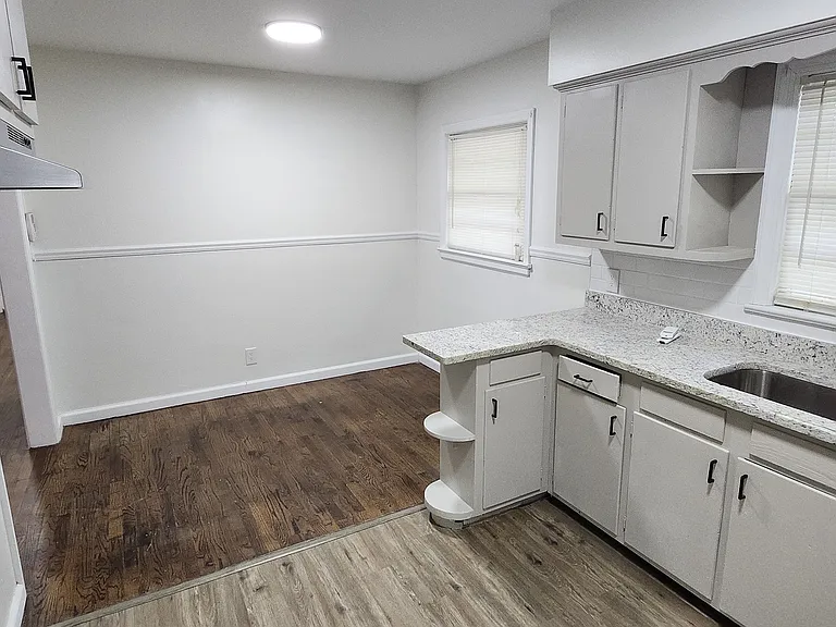 2752 Hawthorne Dr — Photo 5