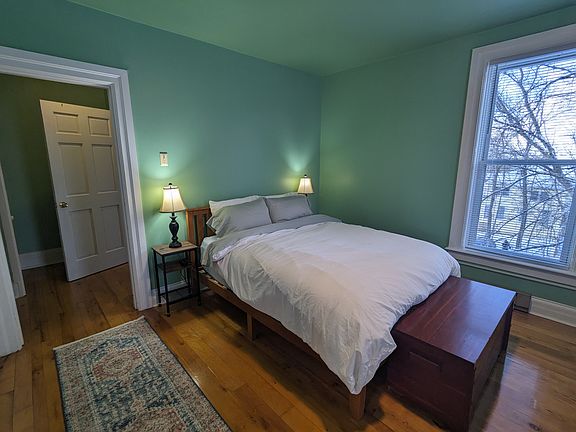 5th image of 423 Budd St #3C
