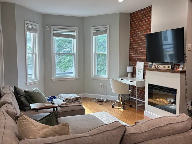 7 Douglas St #2 — Photo 2