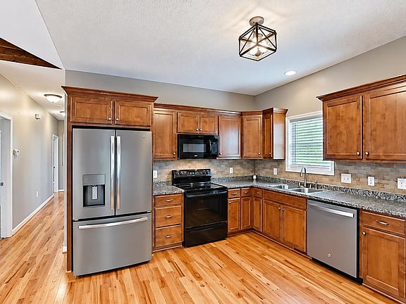 5th image of 389 Morgan Rd