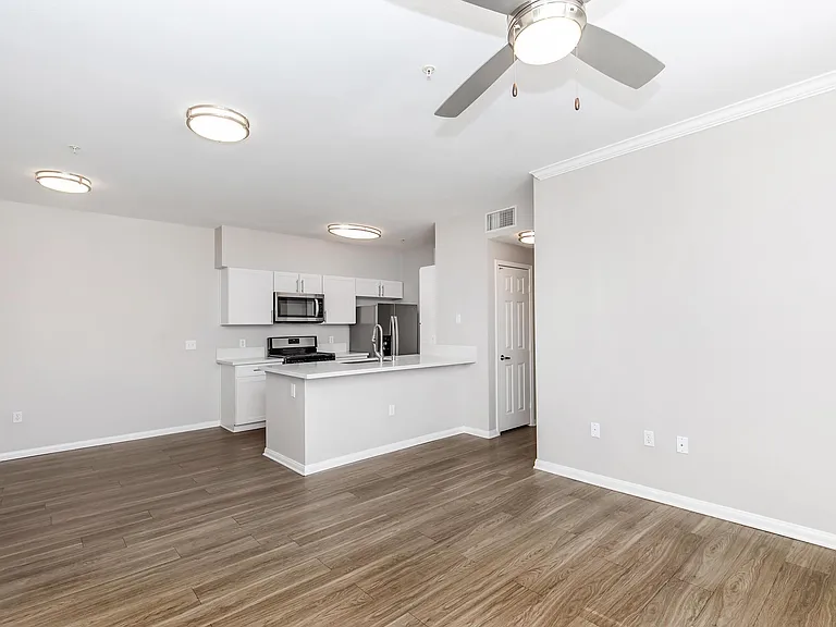 Vista Imperio Apartments — Photo 20