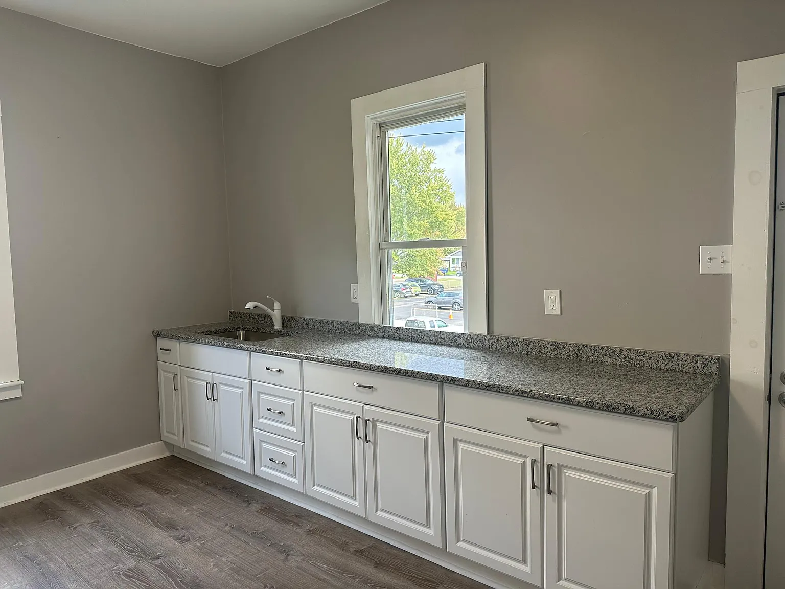 3 bed, 1200 sqft, $1,250 — Photo 3