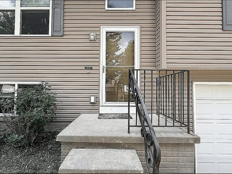 1748 N 207th St — Photo 2