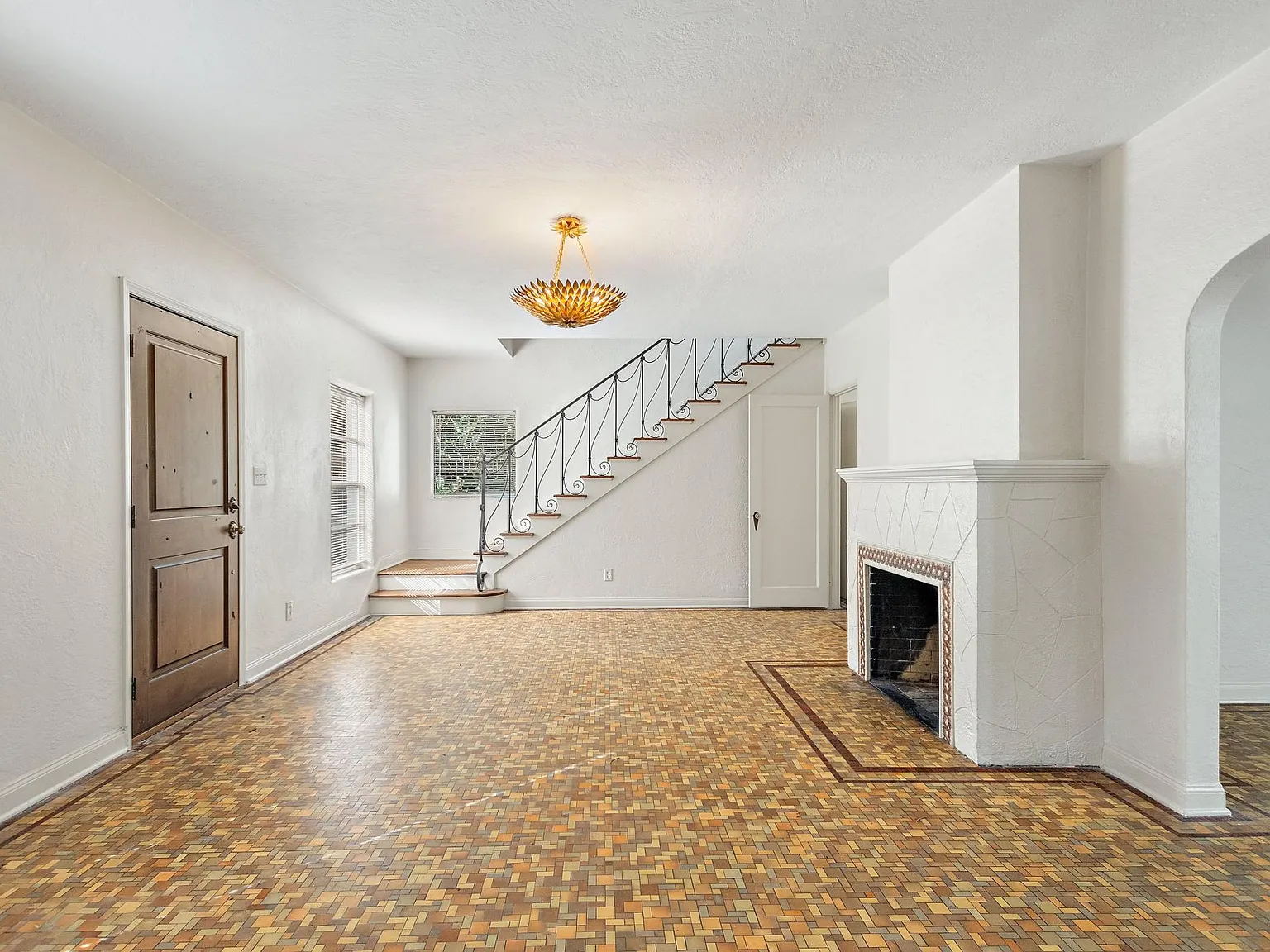 3 bed, 1.5 bath, 1728 sqft, $3,900 — Photo 3