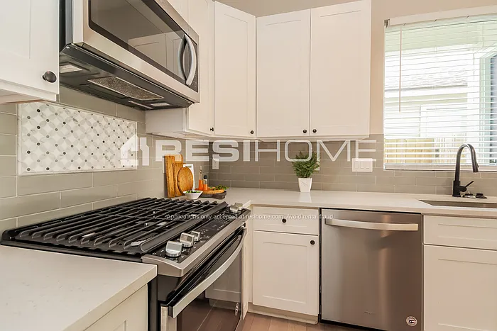 4908 Hardy St — Photo 3