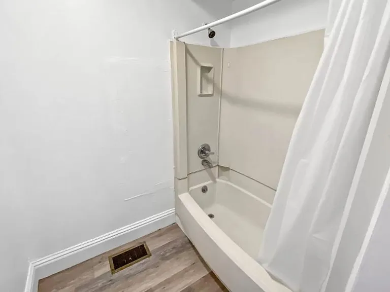 1124 W Market St — Photo 6