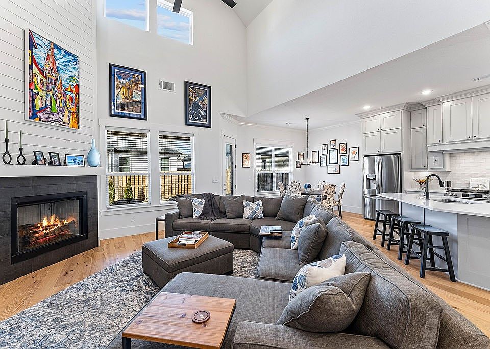 1st image of 330 Rainforest Loop