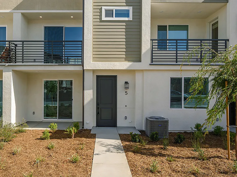 842 Kili St #5 — Photo 1
