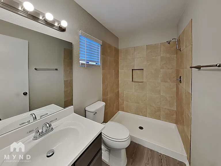 261 Queen Marie Ct — Photo 8