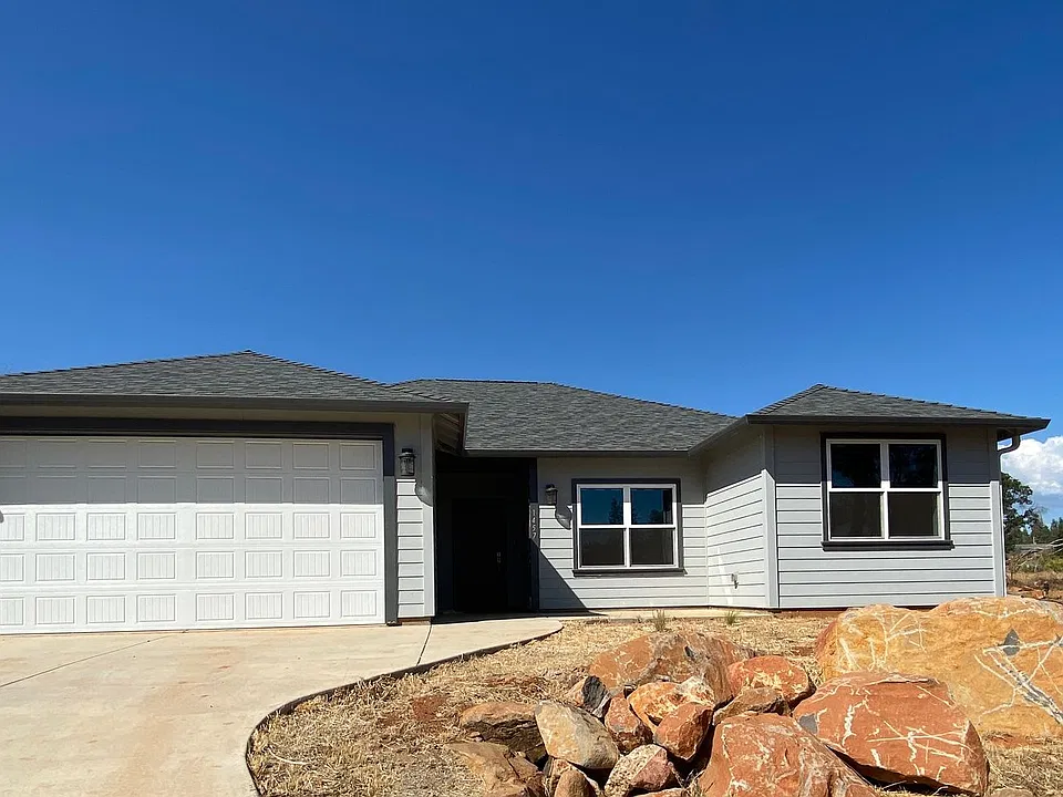1457 Leafy Ln