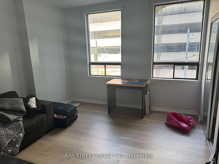 189 Dundas St W #2 — Photo 7