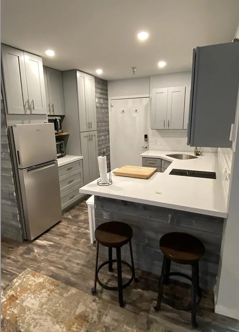 Studio, 373 sqft, $1,985 — Photo 1