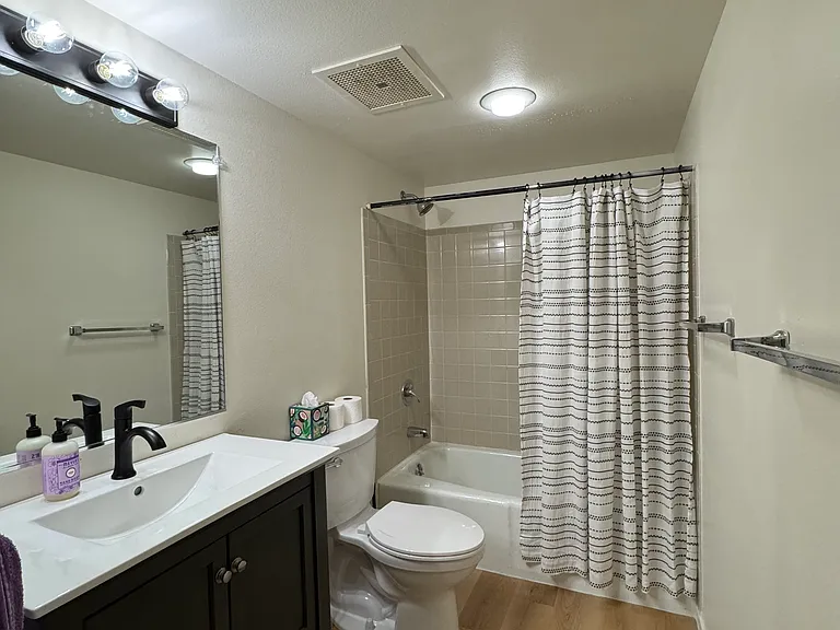 264 Eagle Dr #305 — Photo 8