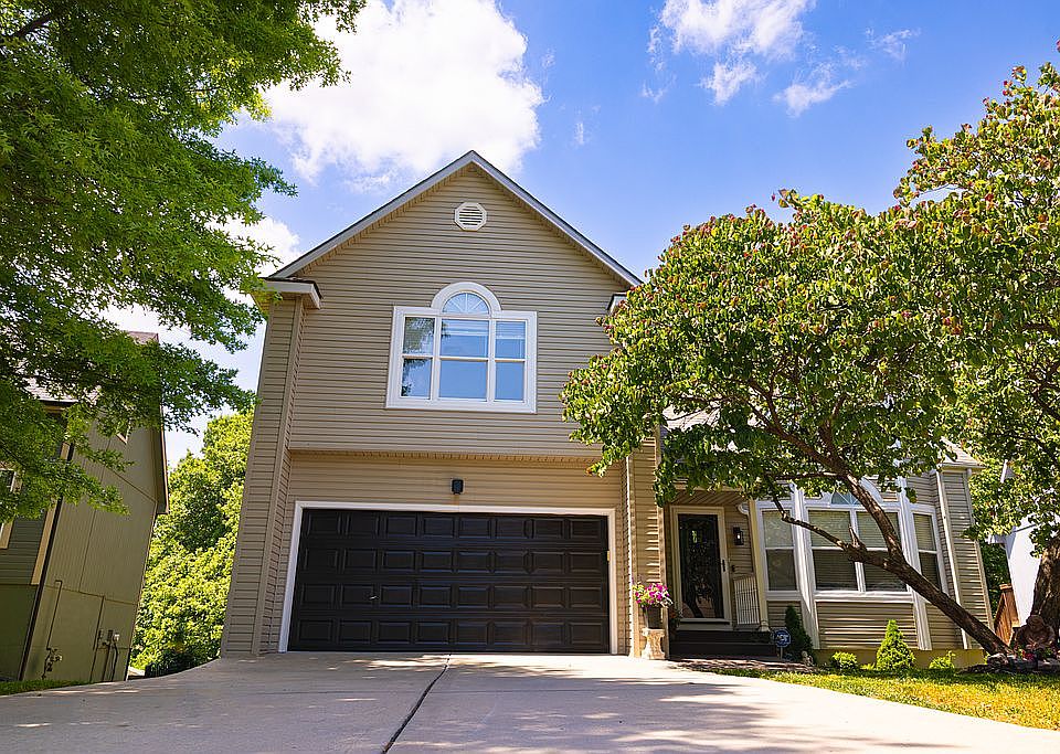 1st image of 1122 Blue Bird Ln