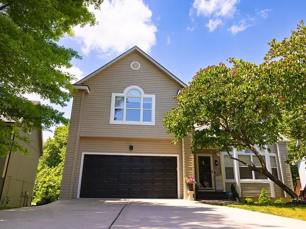 1122 Blue Bird Ln, Liberty, MO 64068