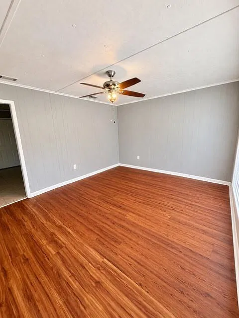 4 bed, 1.5 bath, 1300 sqft, $1,300 — Photo 2