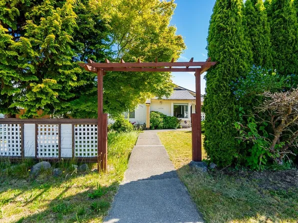 6094 Walker Ave, Burnaby, BC V5E 3B4