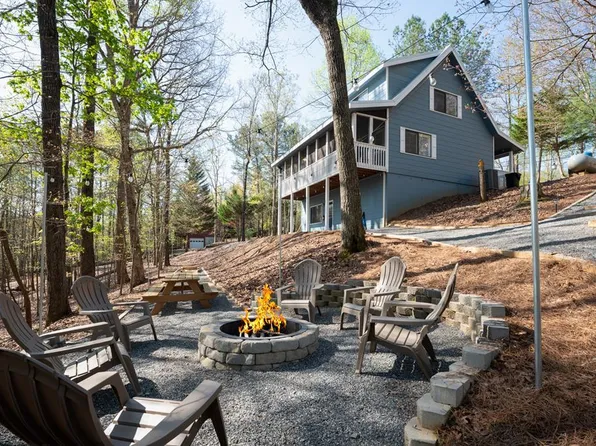 2443 Newport Dr, Ellijay, GA 30540