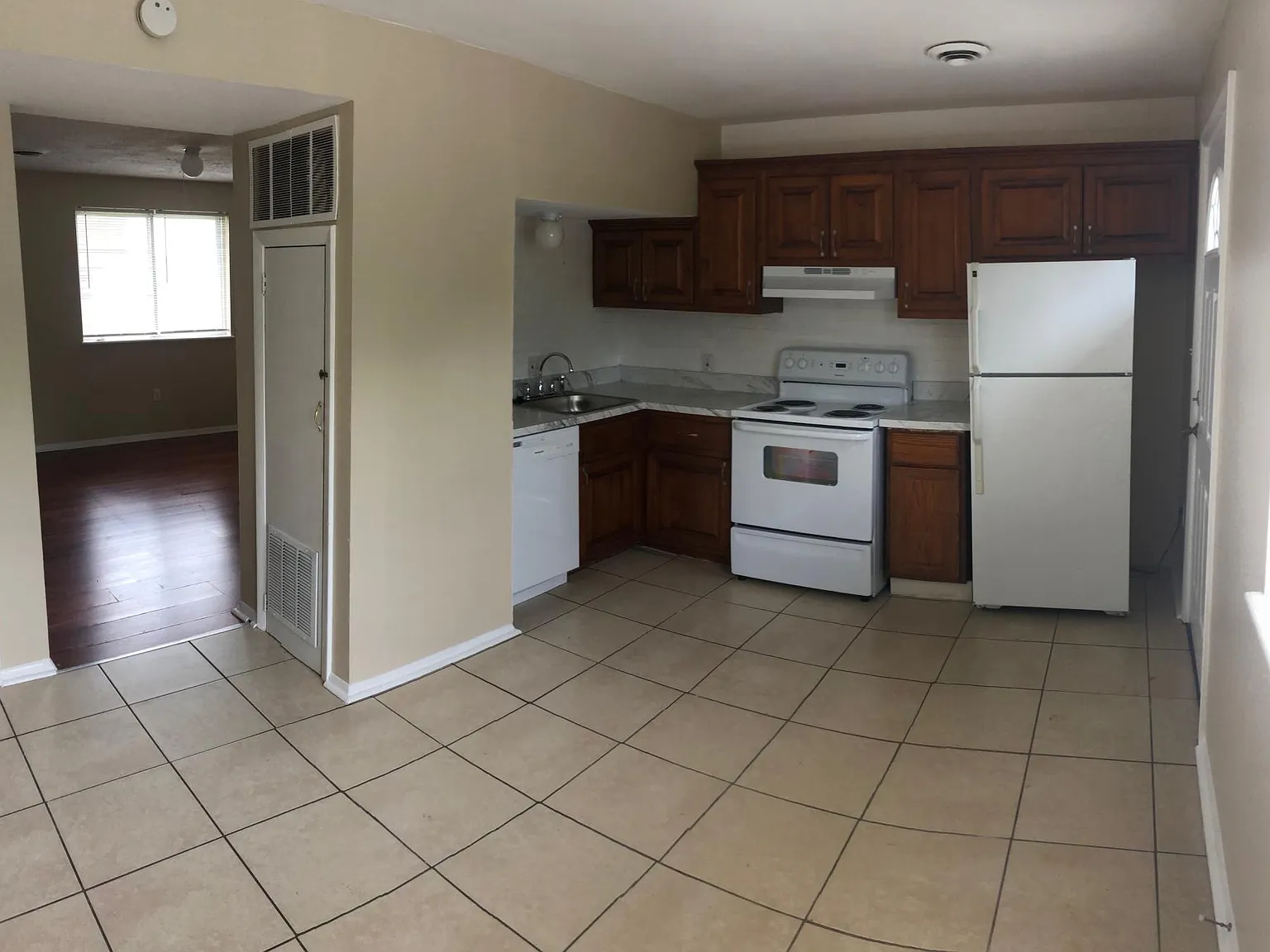 2 bed, 850 sqft, $1,400 — Photo 3