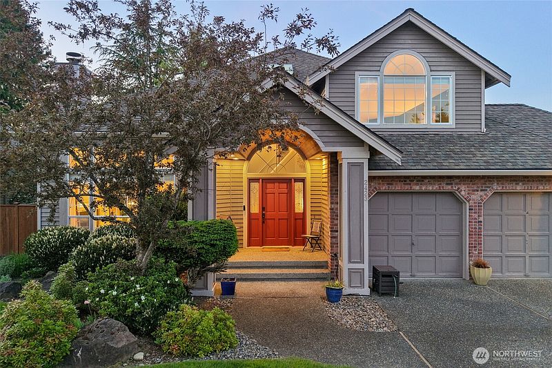 3rd image of 2423 240th Street SE