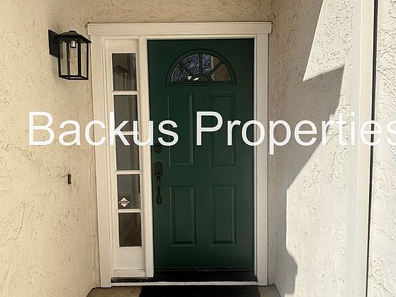 3rd image of 18 Suffield Cir