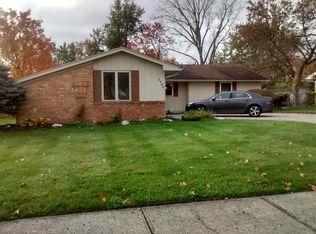 6902 Ashbrook Dr, Fort Wayne, IN 46835