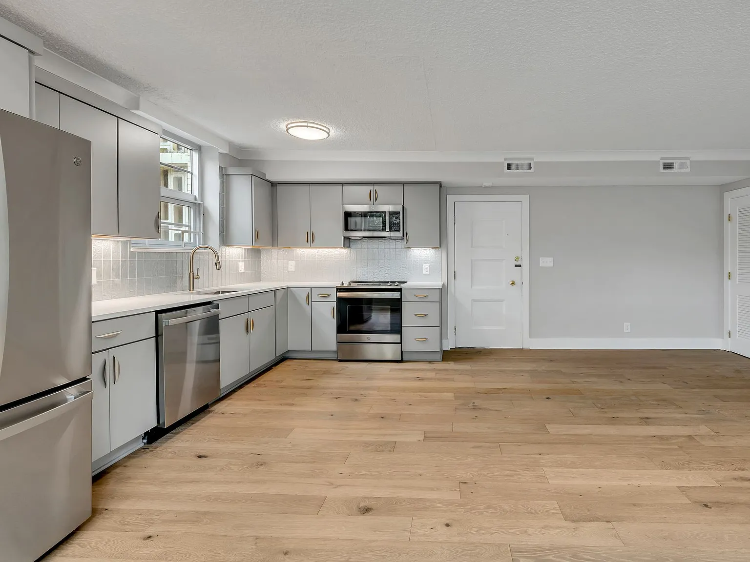 1 bed, 800 sqft, $1,650 — Photo 3