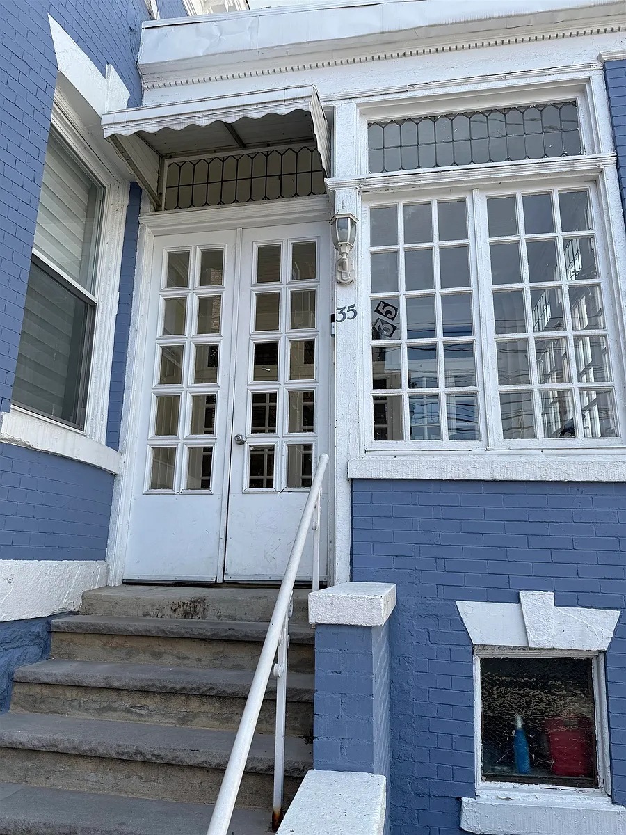 Building Photo - 35 50th St #1