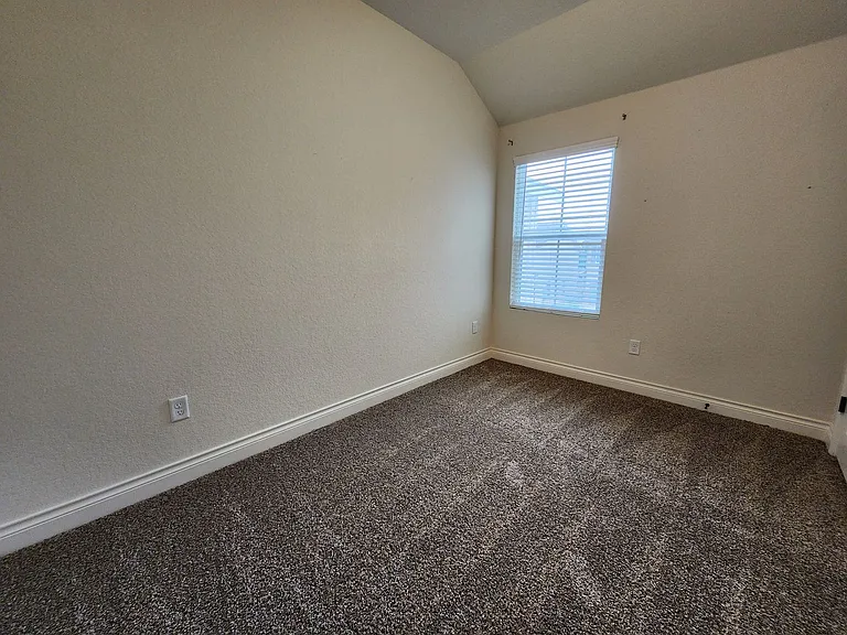 340 Untermaier St — Photo 15