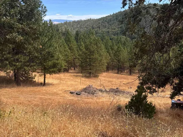 4586 W Griffin Creek Rd, Medford, OR 97501