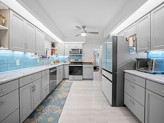 2nd image of 2038 Wilshire Blvd