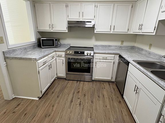 3rd image of 306 Applecross Dr