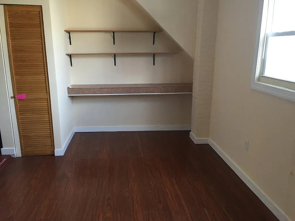 2218 Nicholson St SE — Photo 3