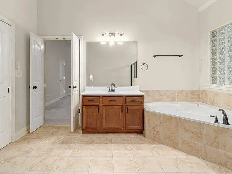 11405 Larue Belle Ln — Photo 9