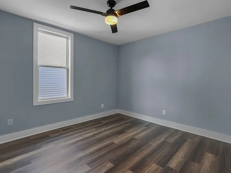 1612 Knowles St — Photo 23