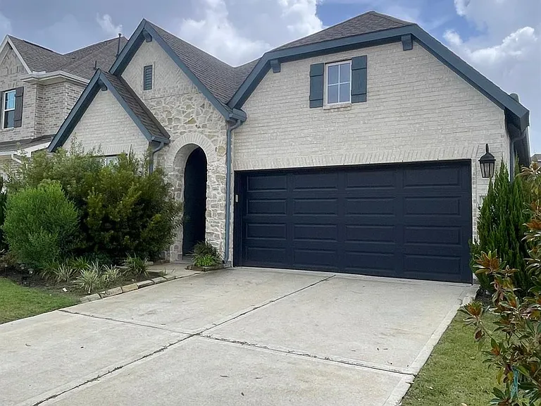 234 Amaranth Way — Photo 3