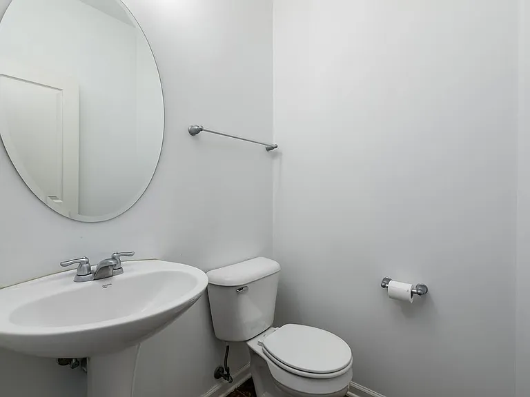 220 Laurel Ave — Photo 2