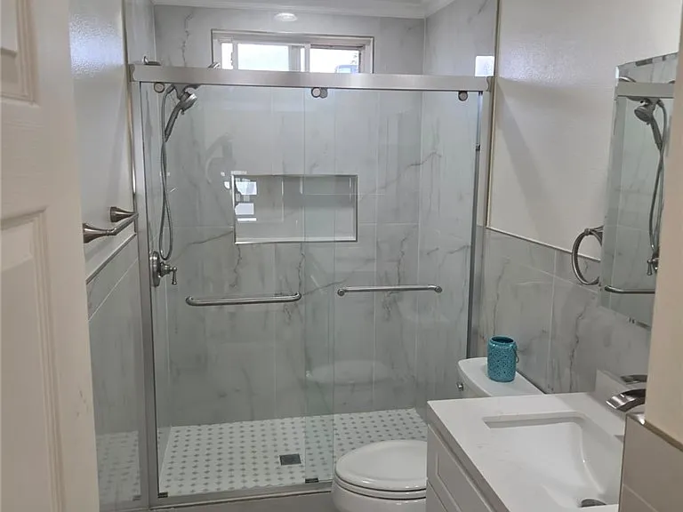1812 W Balboa Blvd — Photo 12