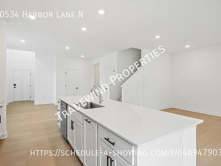 10534 Harbor Ln N — Photo 8