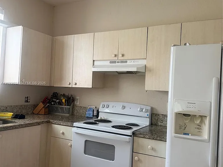 101 SW 15th Rd #101 — Photo 3