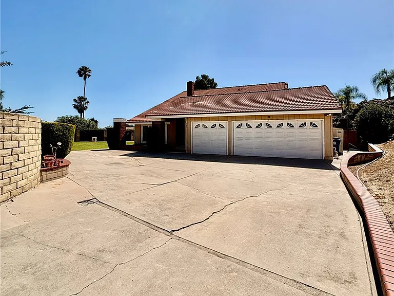 1407 Pecan Grove Dr — Photo 2